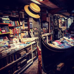 Libreria Acqua Alta image on the peoples hub